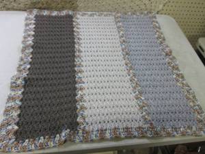 lot 176 image: New Handmade LapBabyPet Blanket  ...