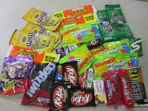 lot 204 image: Assorted Candy  C-1...