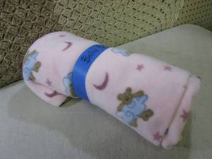 lot 221 image: Fleece Baby Blanket  C-4...