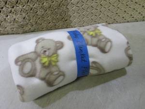 lot 222 image: Fleece Baby Blanket  C-4...