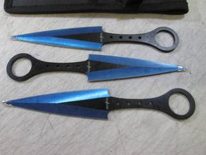 lot 249 image: Perfect Point 3pc 7 12 Throwing K...
