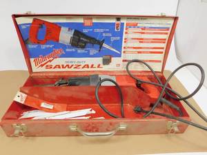 lot 9 image: Heavy Duty Milwaukee Electric Sawzall