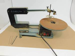 lot 10 image: Delta 40-560 Scroll Saw