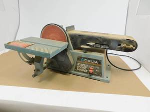 lot 11 image: Delta Model 31-460 4 Belt  6 Disc Sander