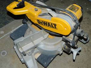 lot 2 image: DeWalt DW706 15 Amp. 12 Compound Double Bevel Miter Saw