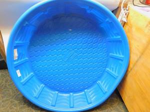 lot 24 image: Summer Waves 43 Plastic Pool