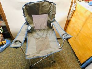 lot 46 image: Alpine Camping Chair with Carrying Case