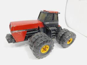 lot 49 image: Tonka Case Interntional Tractor 4994