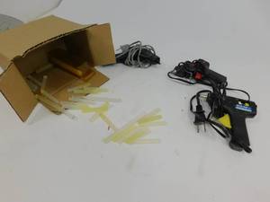 lot 74 image: 3 Mini Crafty Hot Melt Glue Guns