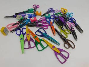 lot 116 image: Fiskars Paper Edgers Scissors  Paper Shapers Scissors
