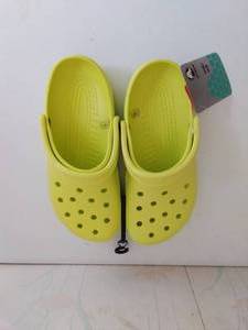 NWT Classic Crocs (Mens 6Womens 8)