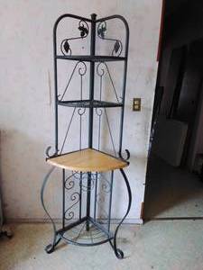 Corner Shelf with Grape Leaf Motif