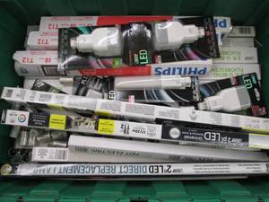 lot 18 image: Green Folding Top Heavy Duty Tote F...