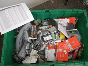 lot 23 image: Green Folding Top Heavy Duty Tote F...