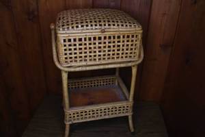 Wicker Stand and basket&nbsp