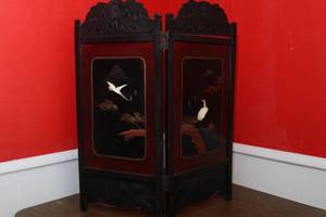 1920s Japenese&nbsp Mini screen with carved birds.