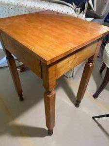 Little end table&nbsp