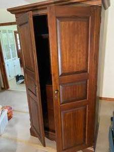 Solid oak Armoire&nbsp