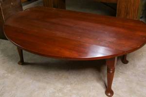 Sturdy Oak Coffee Table with drop ends&nbsp