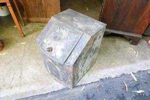Antique Metal Bin with lid
