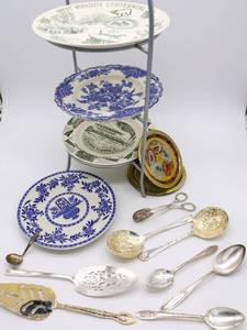 Metal and Porcelaine Fine China With Spoons