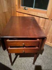 Drop Leaf Side table
