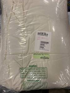 lot 2 image: Legends Luxury Geneva Medium Warmth Ivory Goose Down Comforter - King, C2S2-K-IVORY - NEW