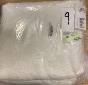 lot 9 image: Putnam Matelasse Ivory Cotton King Bedspread, 50170M-K-IVORY - NEW