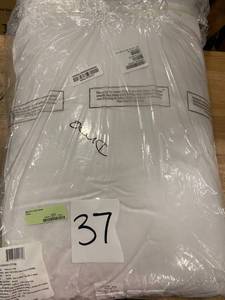 lot 37 image: Best Firm Down Queen Pillow, PP35-Q-WHITE - NEW