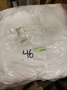 lot 46 image: LaCrosse Medium Warmth Primaloft King Down Comforter, C3E4-K-WHITE - NEW