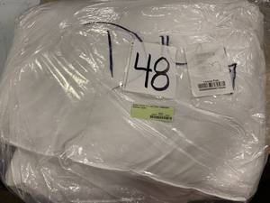 lot 48 image: Baffled Square 4 in. Twin Down Featherbed Mattress Topper, FA31-T-WHITE - NEW