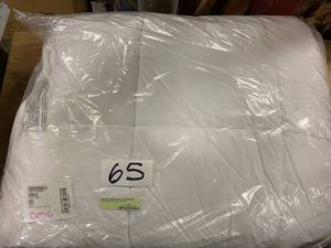 lot 65 image: LaCrosse LoftAIRE Medium Warmth White King Down Alternative Comforter, C3J6-K-WHITE - NEW