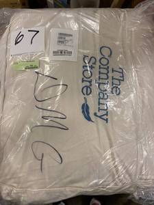 lot 67 image: LaCrosse Light Warmth White King Down Comforter, C3F3-K-WHITE - NEW