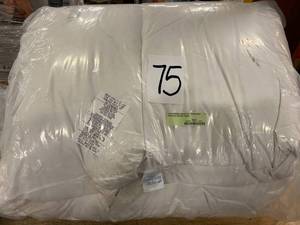 lot 75 image: Ultimate Baffled Square 4 in. Queen Down Featherbed Mattress Topper, FA30-Q-WHITE - NEW