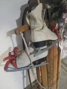 lot 176 image: Vintage Radio Flyer Sled Decor