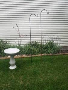 lot 175 image: Collection of Garden Decor