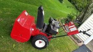 lot 14 image: Snapper 824 Snow Blower with Snow Tools