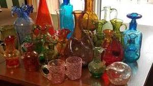 lot 24 image: Collection Vintage Crackle Glass  Rainbow  Pilgrim