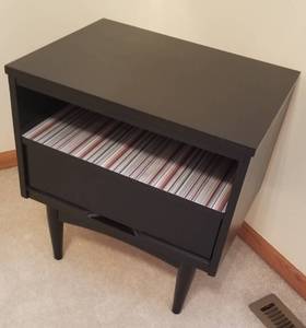 lot 74 image: Mid Century Single Drawer Side Table