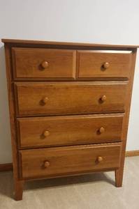 lot 73 image: Classic 5 Drawer Dresser