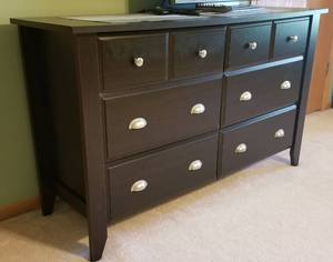 lot 68 image: Expresso 6 Drawer Dresser