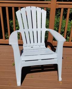 lot 148 image: Set of 3 Adirondak Outdoor Chairs with Mosaic Side Table