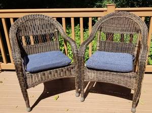 lot 102 image: Outdoor Wicker Arm Chairs with Ottoman