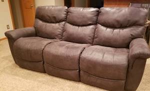 lot 77 image: La-Z-Boy Recliner Couch Sofa