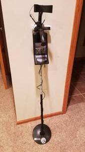 lot 139 image: Bounty Hunter Metal Detector