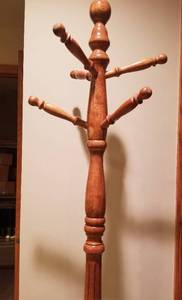 lot 89 image: Maple Hall Tree Coat Rack