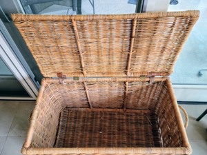 lot 80 image: Large Wicker Storage Container