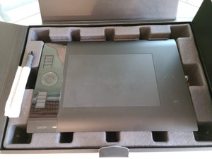 lot 83 image: Intuos 4 Wacom Professional Drawing Tablet and Pen