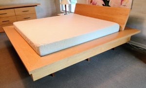 lot 14 image: Stunning Handcrafted Maple King Size Bedframe (Crafted by Mark Kinsella)
