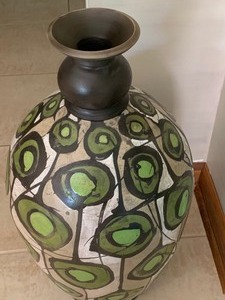 lot 3 image: Decorative Floor Vase